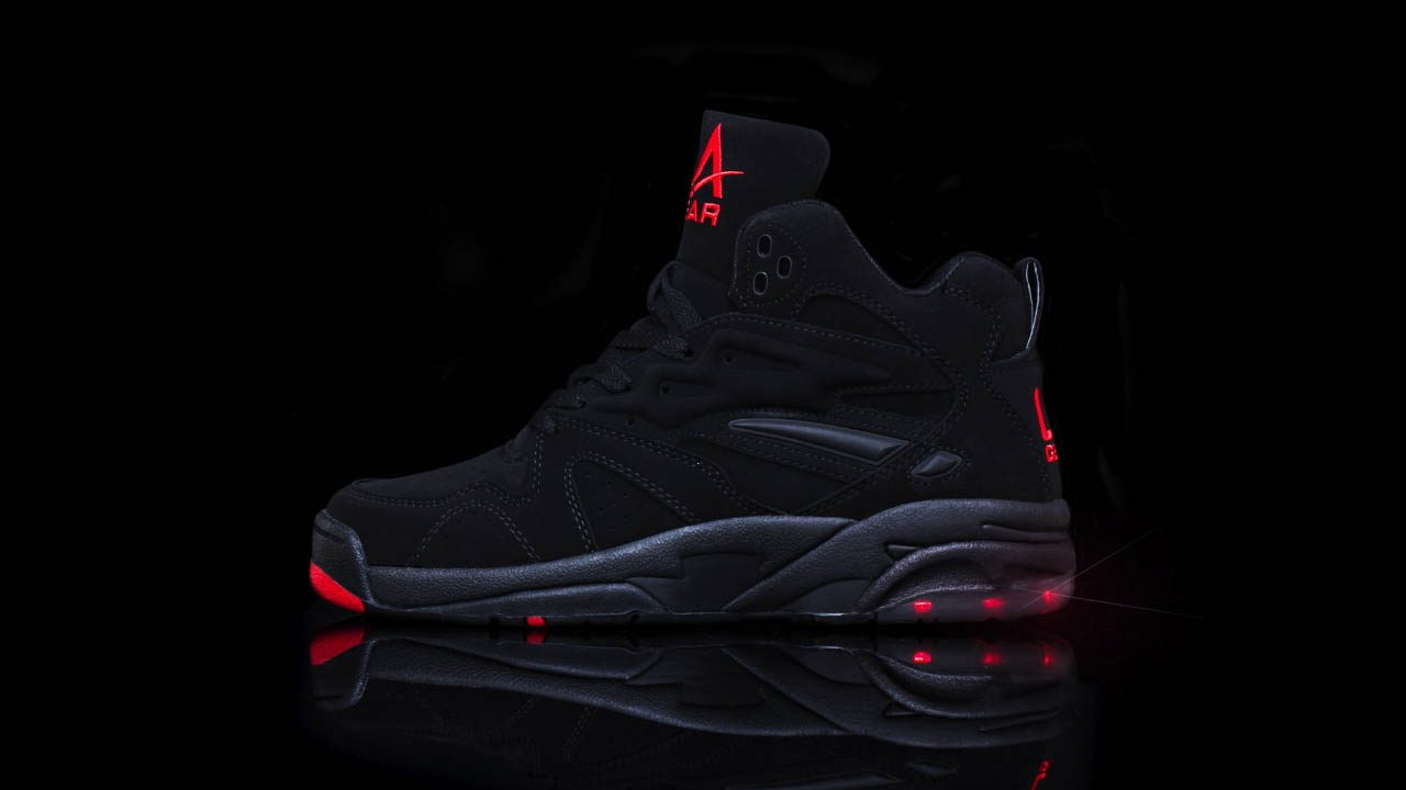 la gear lights sneakers